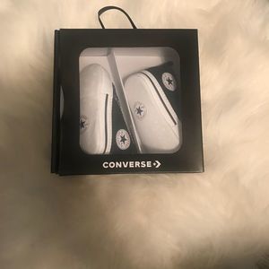 Infant Belk/white converse